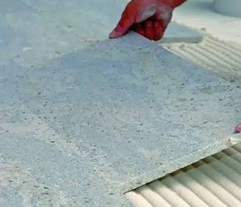 نصب کاشی با ملات سیمان یا چسب کاشی